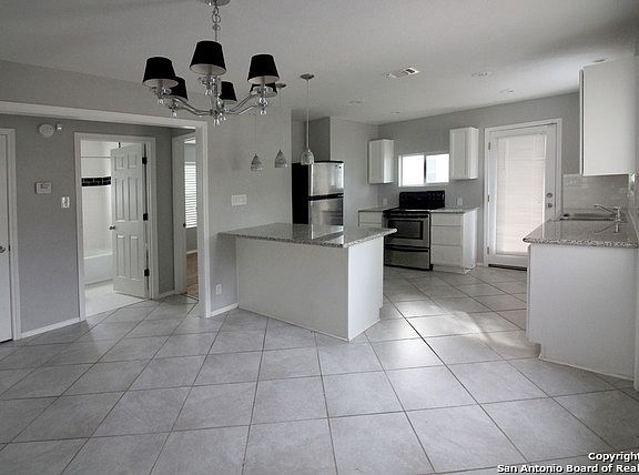 5th image of 307 Cravens Ave
