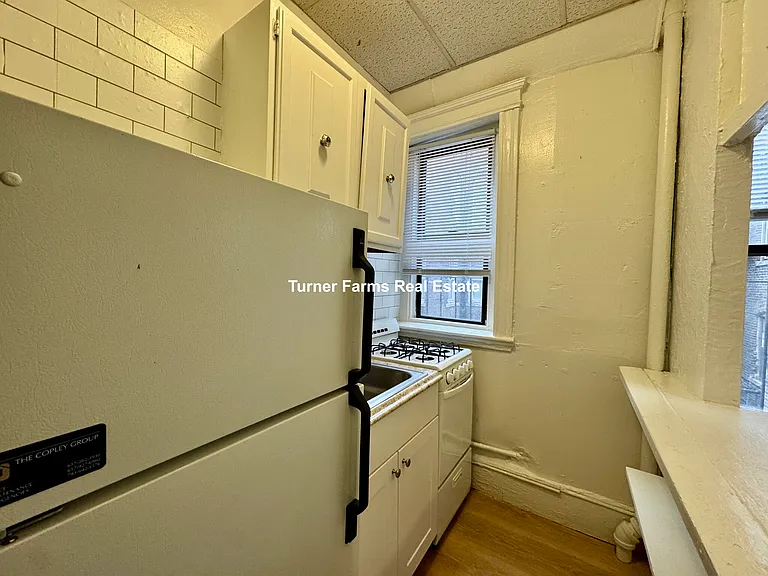 Phillips St — Photo 3