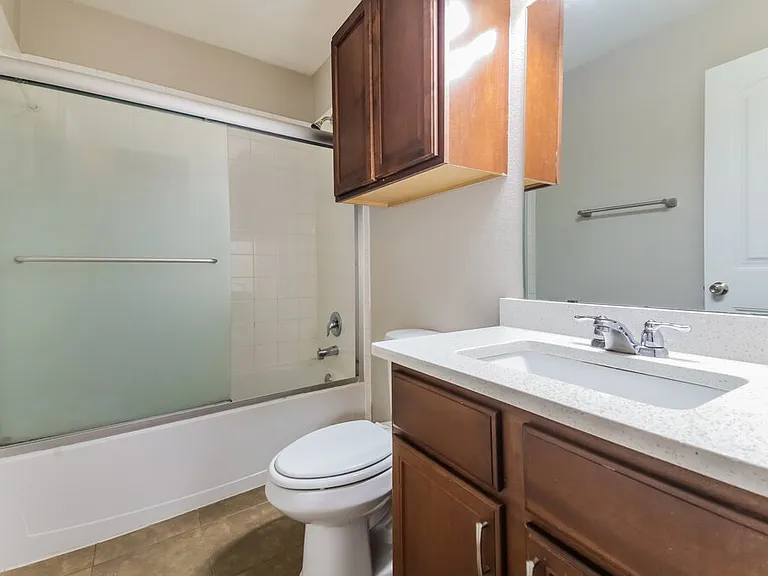 2116 Meadow View Dr — Photo 15