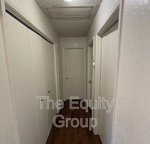 2037 S Tracy Ct — Photo 11