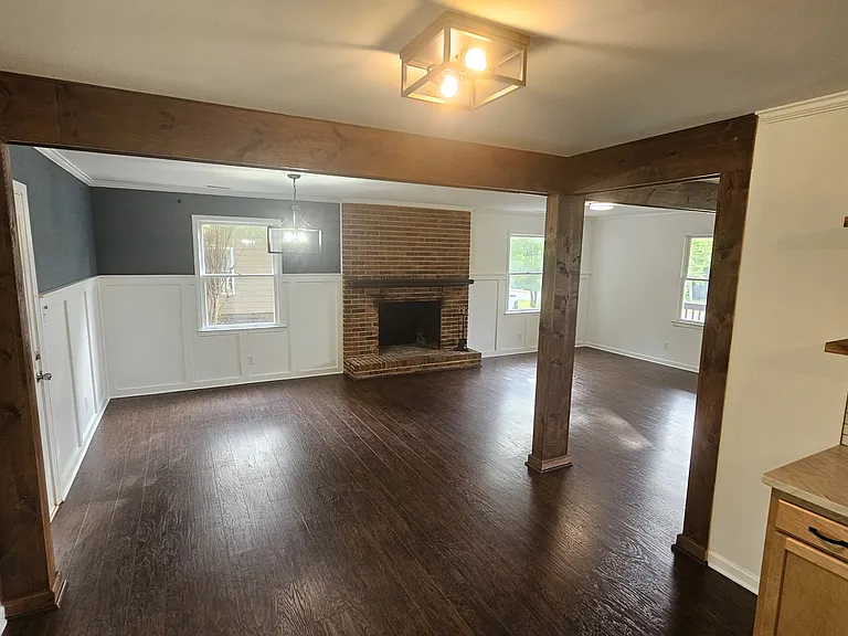 1113 Hensley Rd W — Photo 5