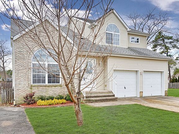 4th image of 613 Larchmont St