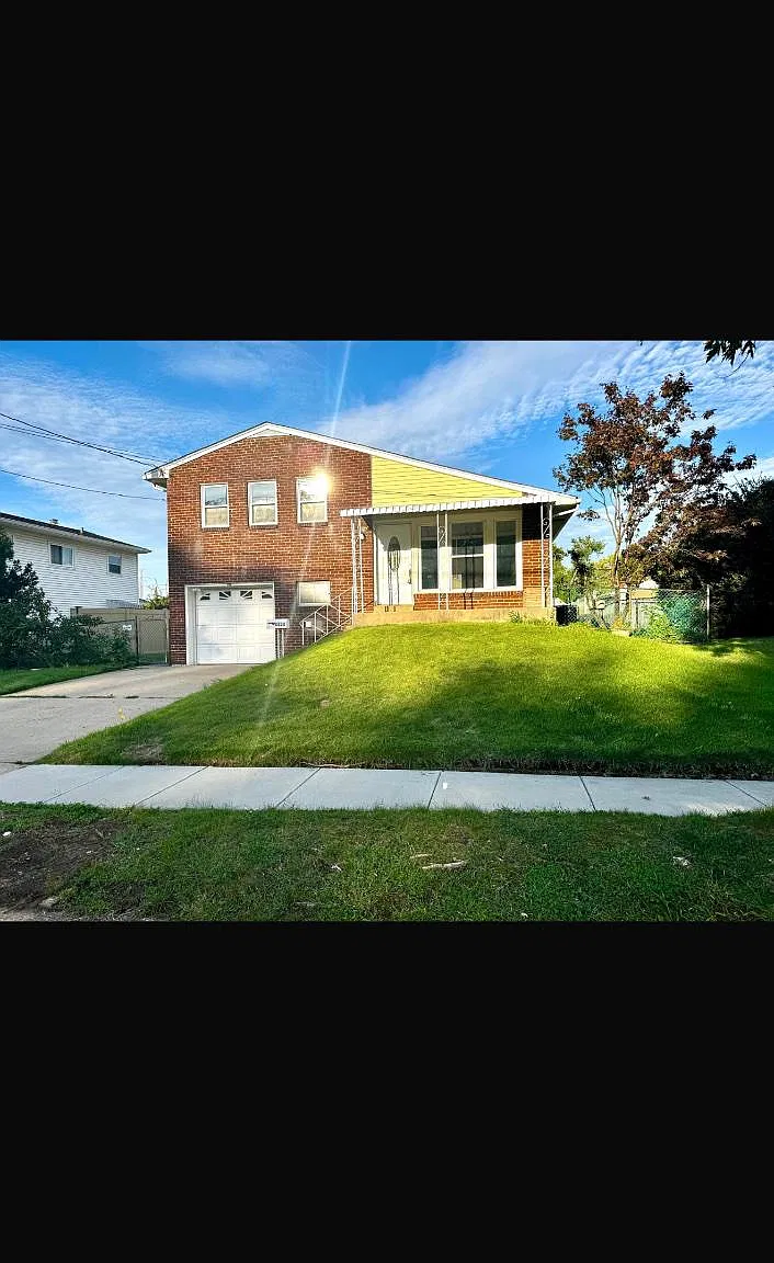 3 bed, 1.5 bath, 1569 sqft, $2,900 — Photo 1