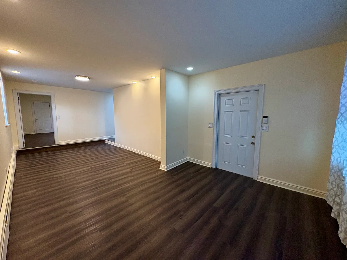 Building Photo - 83 E 22nd St #1