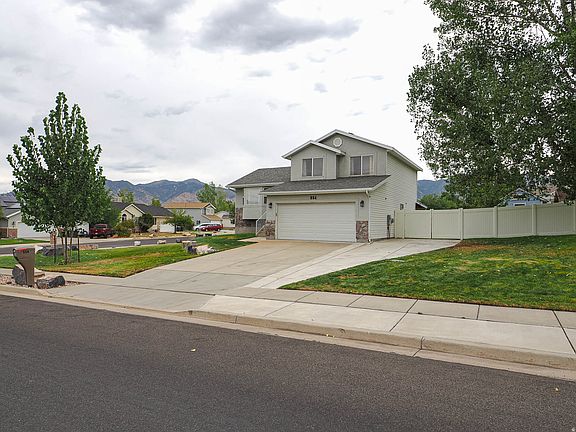 3rd image of 554 N 7th St