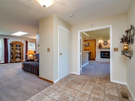 4th image of 140 S Village Dr