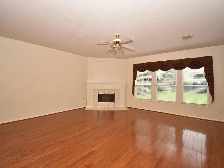 3810 Buckley Ln — Photo 9