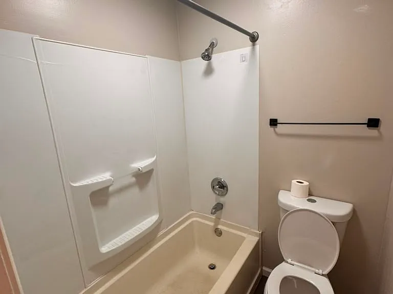 665 N College St #D6 — Photo 6