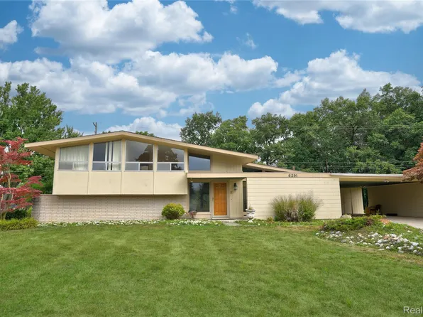 6291 Westview Dr, Grand Blanc, MI 48439