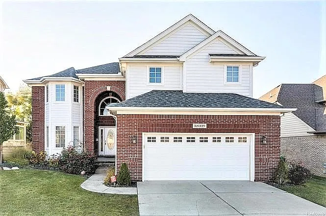 38319 Maple Dr photo 1