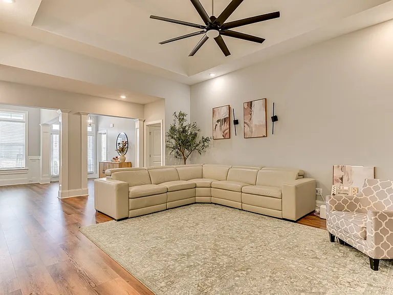 1213 Elbron Dr — Photo 10