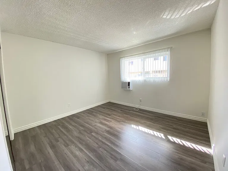 3723 Mentone — Photo 7