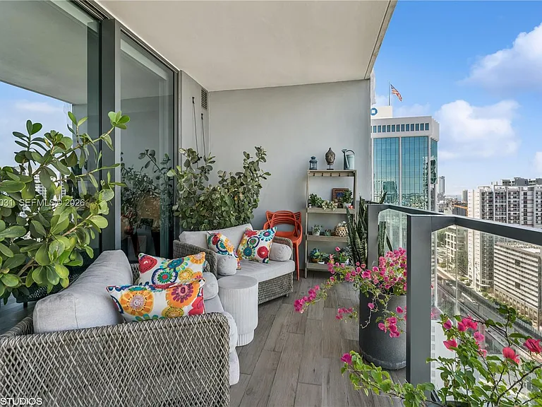 88 SW 7th St #1804 — Photo 38