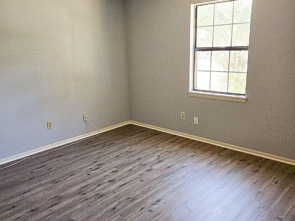 4th image of 1030 Sable Dr APT B