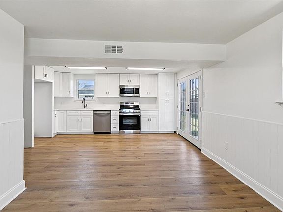5th image of 144 Yvonne Dr