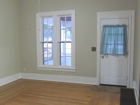 3rd image of 517 Washington St