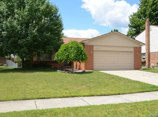 46127 Apple Ln, Macomb, MI 48044