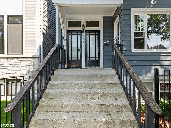 2nd image of 2519 N Maplewood Ave Floor 2