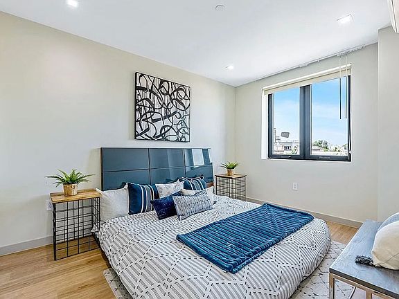 4th image of 51-24 Roosevelt Ave #604