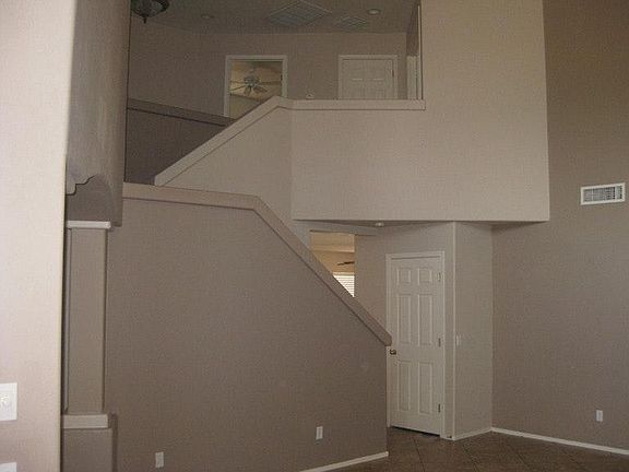 4th image of 1038 E Stirrup Ln