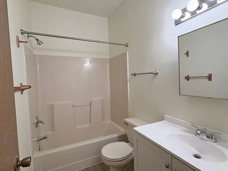 6 North Main Street - Downtown apartments on second floor above commercial spaces. — Photo 13