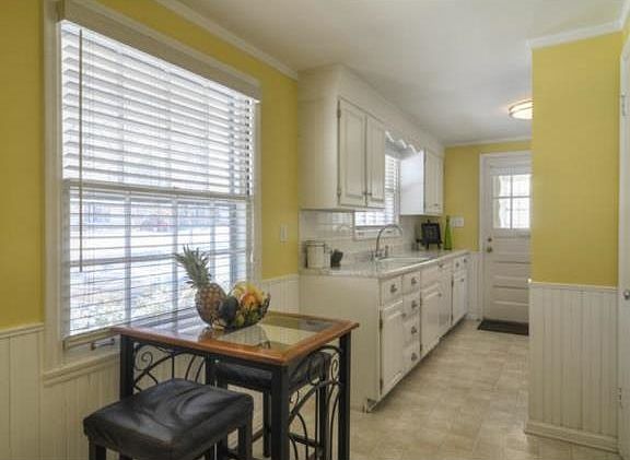 CHEERY KITCHEN COLORS