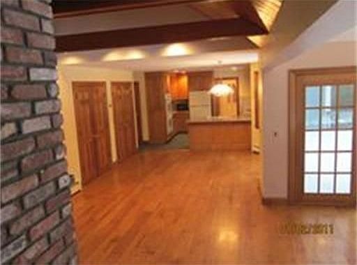 4th image of 6 Woodledge Ln