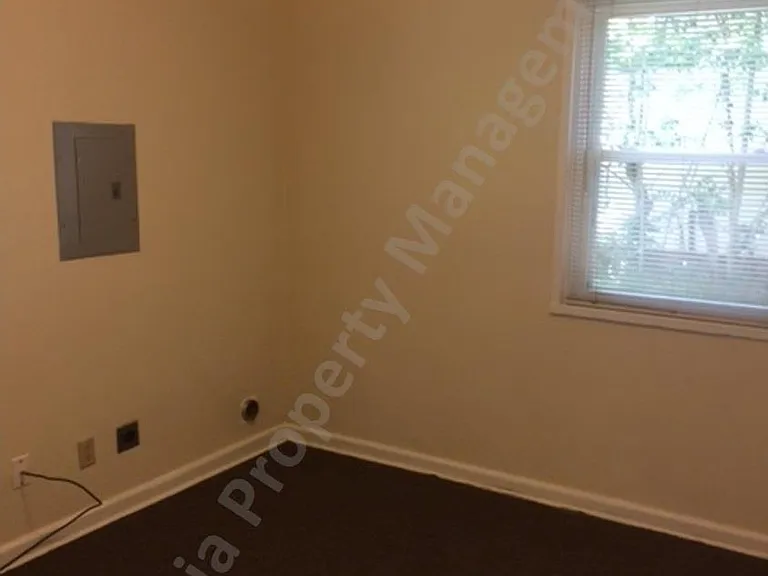 1118 Shirley St — Photo 2
