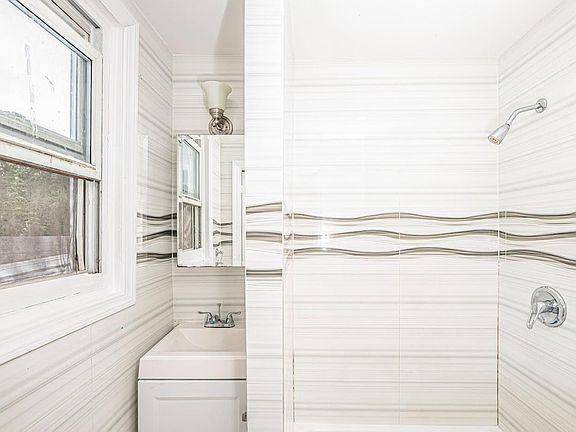 5th image of 540 N Grove St #4