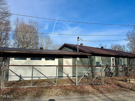 3rd image of 2924 Lark Rd