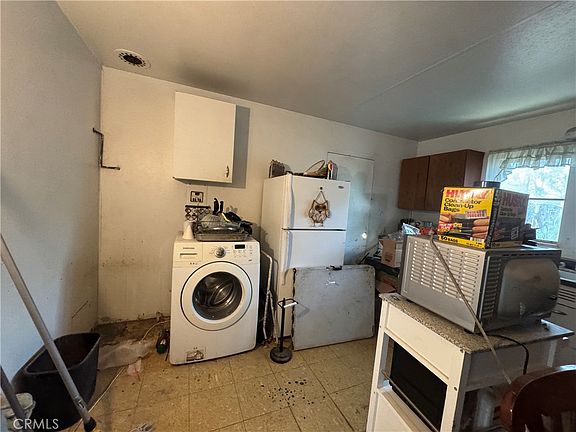 5th image of 13841 Carson St