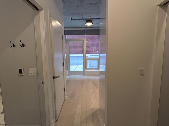 4th image of 739 N Wells St #108-203