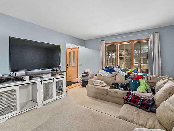 3rd image of 621 Huntley Ter