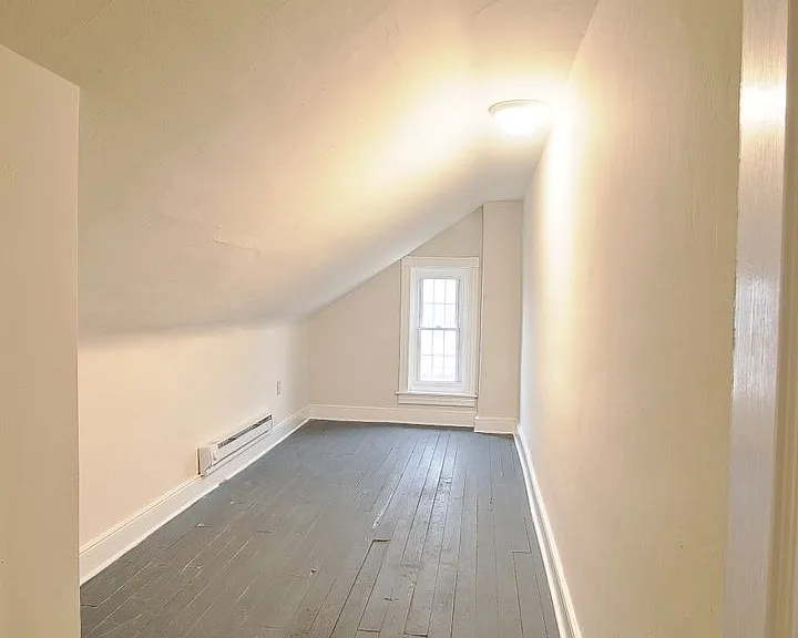 451 W 2nd St — Photo 18