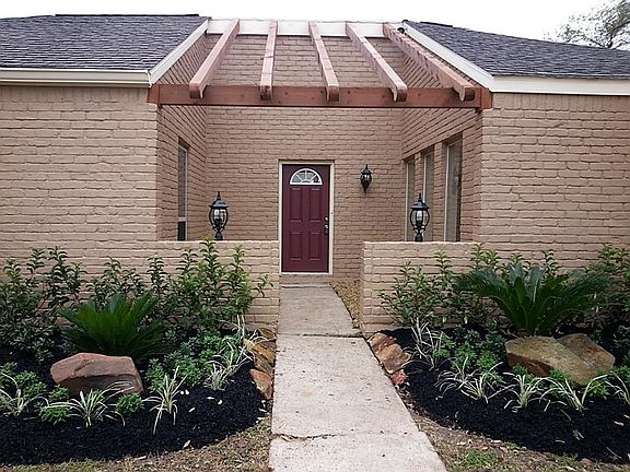 2nd image of 13919 Oakwood Ln