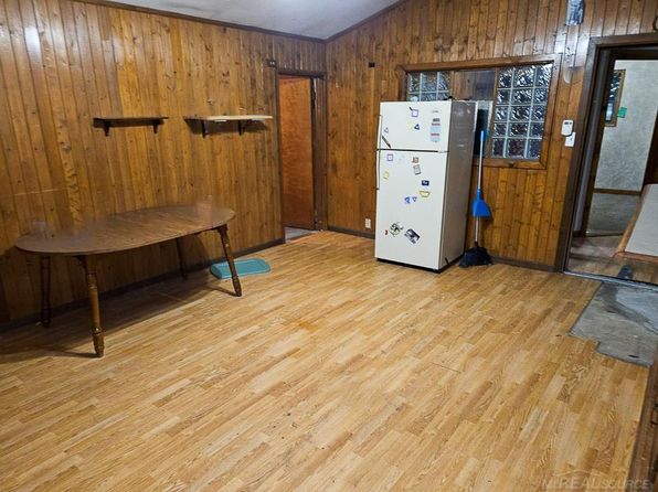 5200 Half Moon Dr, Lake, MI 48632