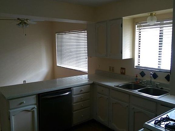 3rd image of 703 Sperry Dr