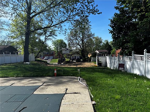 4th image of 727 Garden City Dr