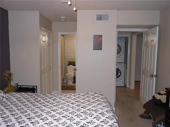 4th image of 1500 W Esplanade Ave APT 8D