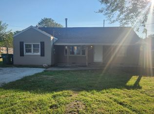 3940 N East Court Dr, Decatur, IL 62526