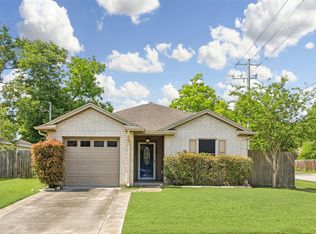 802 W Sealy St, Alvin, TX 77511