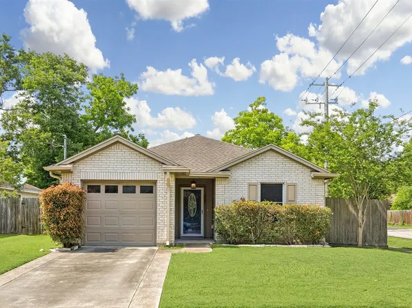 802 W Sealy St, Alvin, TX 77511
