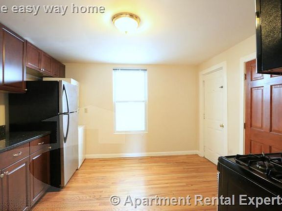 3rd image of 429 Franklin St #1A