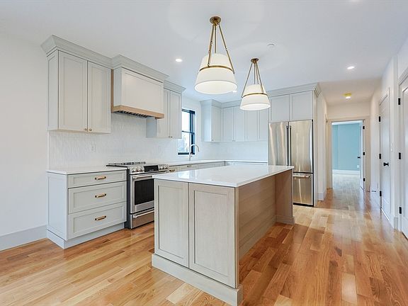 2nd image of 68 Rowe St #2