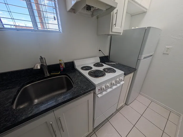831 E Hedrick Dr #3 — Photo 2