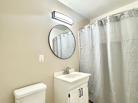 4th image of 324 N Kenwood St #B