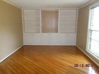 4th image of 715 Valley Brook Dr