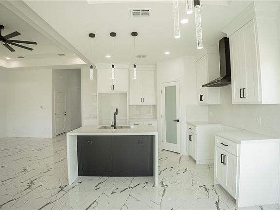 4th image of 810 Olivia Dr