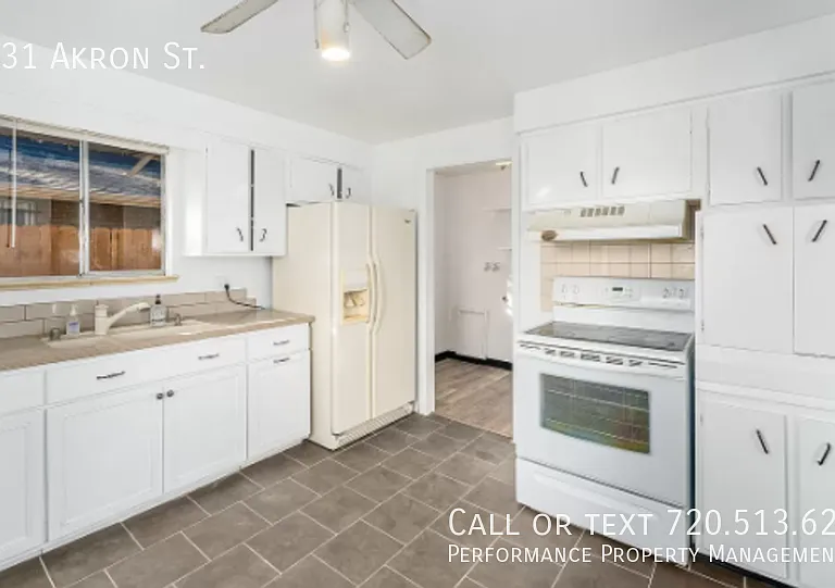 1231 Akron St — Photo 7