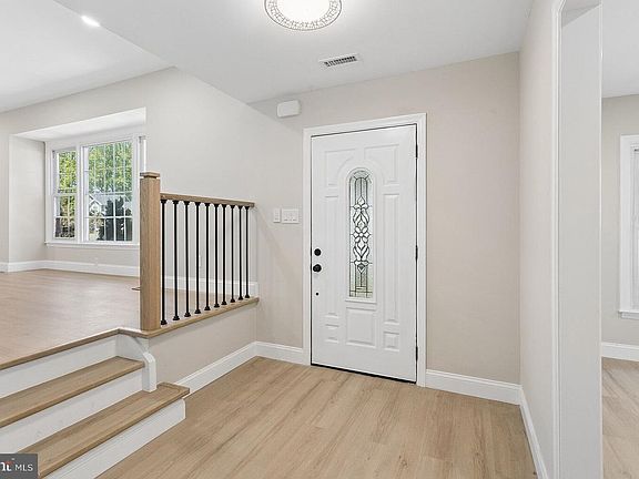 4th image of 210 Lawnton Ave